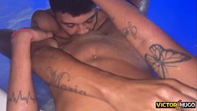 Vendedor De Rede Fodendo Com Cliente Na Piscina