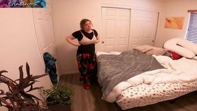 Stepmom pleases girlfriend before she arrives