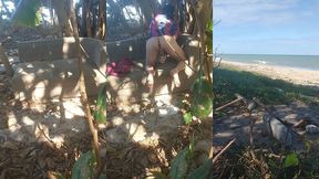 novinho exibindo o corpinho na praia, cheio de teao