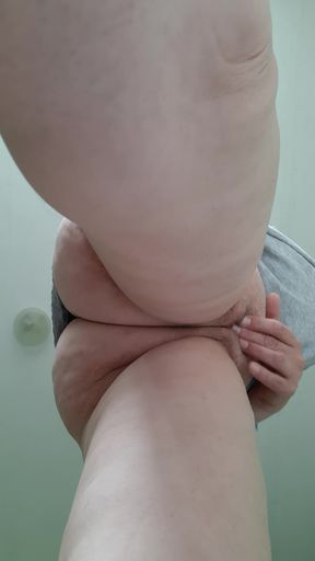 MILF teacher masturbates pussy in class