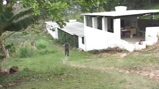 Para pria militer berotot dihisap penisnya sebelum meniduri para pria gay dari belakang.