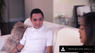 MODERN-DAY SINS - Hot Teen Alexia Anders ACCIDENTALLY Flashes Her Pervy Neighbor With NO PANTIES ON!