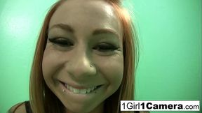 Sexy Scarlett Pain plays with her camera