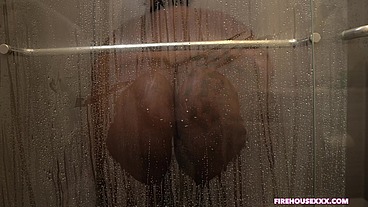 shower time with big ass big kitty Miss Exquisite official