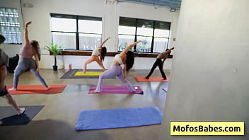 Blonde slut gives sloppy blowjob during yoga class