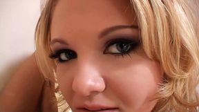 Emily Evermoore Sucks Toes For Facial