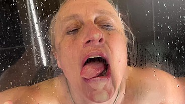 Horny fun in the shower