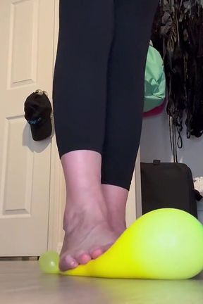 Stretchy Banana Squish Size 26 Feet