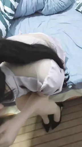 Amateur Chinese nurse gets fucked and swallows his cum