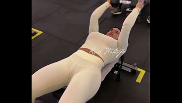 Indo treinar bem safadinha, qual seria sua rea&ccedil_&atilde_o se treinasse na mesma academia que eu?