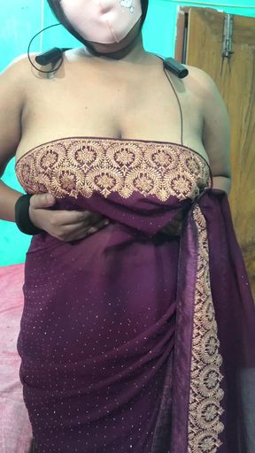 Hot Desi Look in Saree Come Feel the Charm