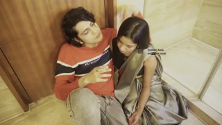 Indian girl in saree having Romantic Sex on Floor with her Boyfriend