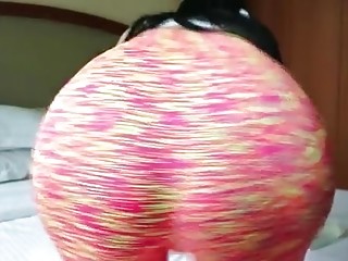 Sexy TS Filipina Twerking Hot In Yoga Pants