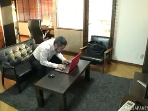 Sizzling Asian Amateur Gives Bra-Titjob For Maximum Pleasure