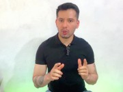 Joven twink dotado de 20cm penetra por primera vez al militar musculoso amigo de su padre. Relato