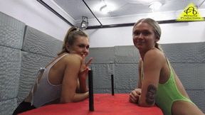 Armwrestling Ginger vs Julianna