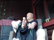 NylonFace auf der Veranda