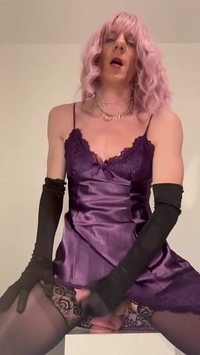 Jess Silk Rides Her Dildo