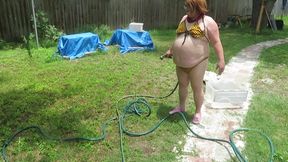 Clean stuff and each other with hose me and BBW tranny Dee Dee