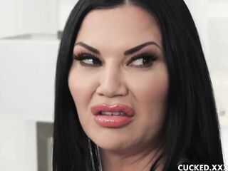 Large Titties Chick Jasmine Jae Screws A Trucker And Cucks Her Pathetic Spouse
