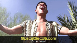 Szopás, spermalövés, kézimunka, csupasz hátú, nyalogatás – a fiatal Jayden Marcos análisan kefél