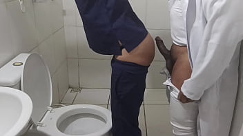 Enfermeiros Fazendo Sexo no Banheiro do Hospital