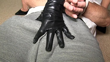 QUEENING SLAVE, SMOKING & HANDJOB