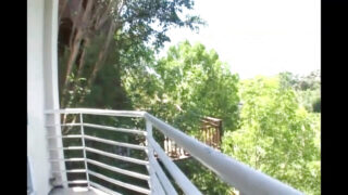 Τα τεράστια βυζιά της Mia Bangg αναπηδούν καθώς την γαμάει ο κώλος ένα τεράστιο BBC σε καυτό τρίο