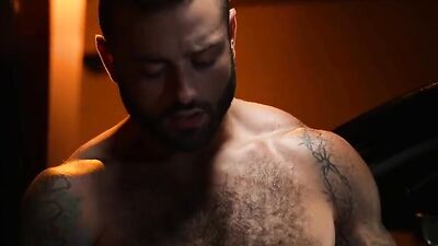 Muscle Hunk Dicks Down Hairy Contruction Worker - Ian Holms, Drew Valentino - RagingStallion