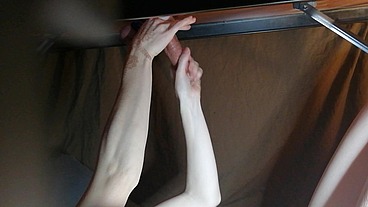 Gloryhole milking table
