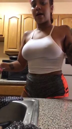 Startender Booty: busty Latina homemade