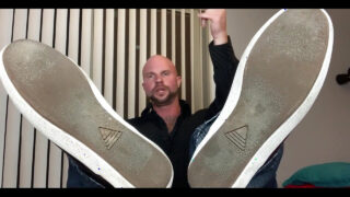 Nahaufnahme Solo-Action: Ein fußliebender schwuler Mann rammt sein hungriges Loch