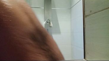 YURI GA&Uacute_CHO - PAU DURO E GOZADA NO BANHO