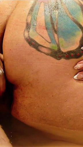 Sexy BBW Bubble Bath Sex