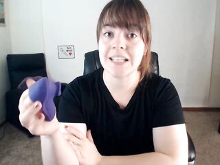 Tracy's Dog Little Witch Clitoral Sucker Review