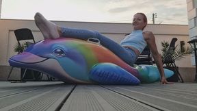 JEANS BOOTY DOLPHIN RIDING – HARD BOUNCING, SCISSOR POP & TOTAL SHREDDING