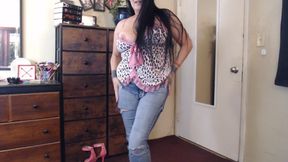 Tight skinny jean rip