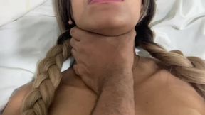 Juego a los besitos con mi y me termina conjiendo y llenando de leche