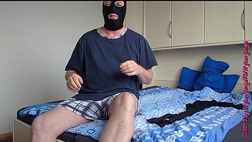 Kleiner Enger Kaputter Catsuit