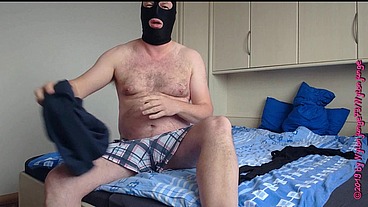 Kleiner Enger Kaputter Catsuit