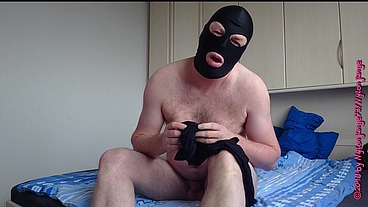 Kleiner Enger Kaputter Catsuit