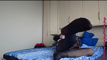 Kleiner Enger Kaputter Catsuit
