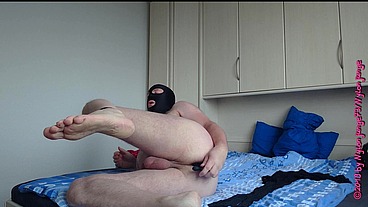 Kleiner Enger Kaputter Catsuit