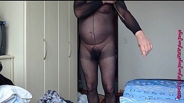 Kleiner Enger Kaputter Catsuit
