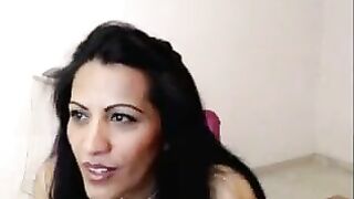 Indian housewife is masturbating like a cam girl