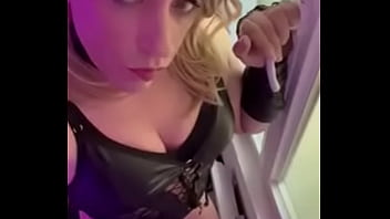 Blonde fran&ccedil_aise