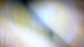 Sigo tocandola y ni cuenta se da