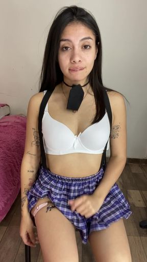 Amateur onlyfan shows off her tits