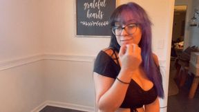 Giantess Lolla swallows a thief