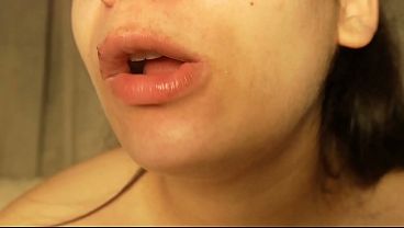 Indian stepsister chews gum and blows bubble gum and shows her big tits while playing with her gum and big tits